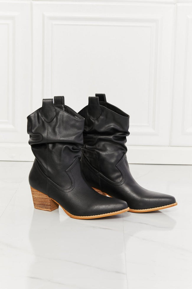 Texas Scrunch Cowboy Boots in Black - Luxe Shopping